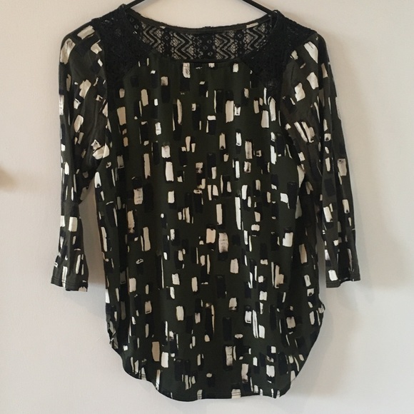 Weston Blouse with Green Motif - Picture 1 of 3